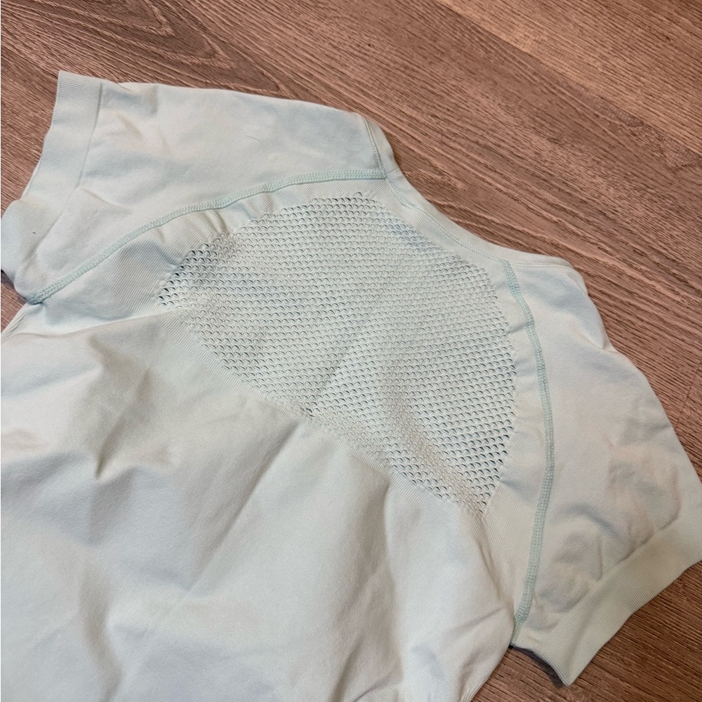 •ZELLA• SEAMLESS TEE - Picture 6 of 6